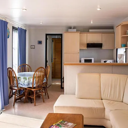 Mobile With Terrace At Domaine Les Muriers, Vendres-plage Сasa de vacaciones