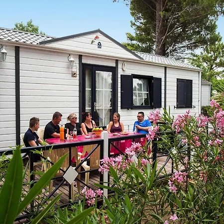 Mobile With Terrace At Domaine Les Muriers, Vendres-plage Vendres