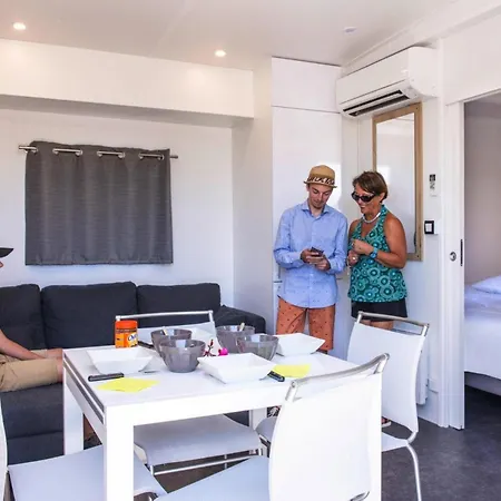 펜션 Mobile With Terrace At Domaine Les Muriers, Vendres-plage