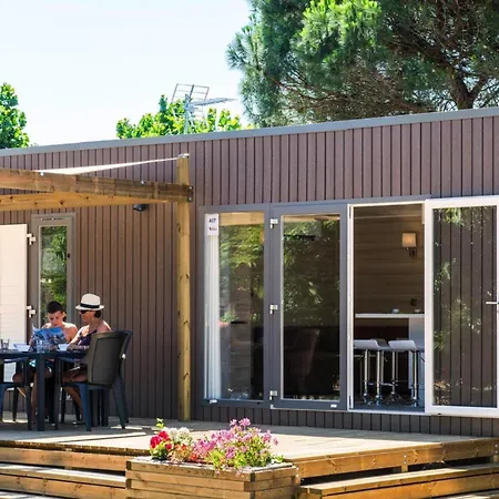 Mobile With Terrace At Domaine Les Muriers, Vendres-plage Дом отдыха *