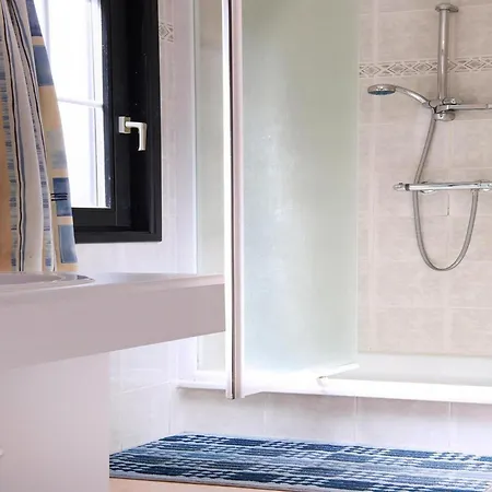 Mobile With Terrace At Domaine Les Muriers, Vendres-plage 펜션 방드르