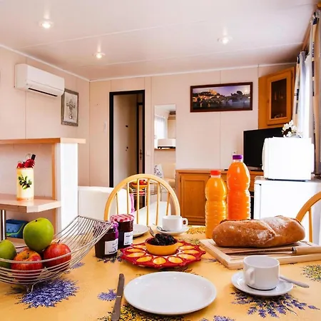Casa vacanze Mobile With Terrace At Domaine Les Muriers, Vendres-plage *