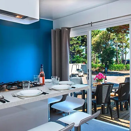 Mobile With Terrace At Domaine Les Muriers, Vendres-plage Casa vacanze Vendres
