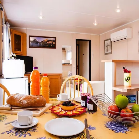 Mobile With Terrace At Domaine Les Muriers, Vendres-plage Casa vacanze Vendres