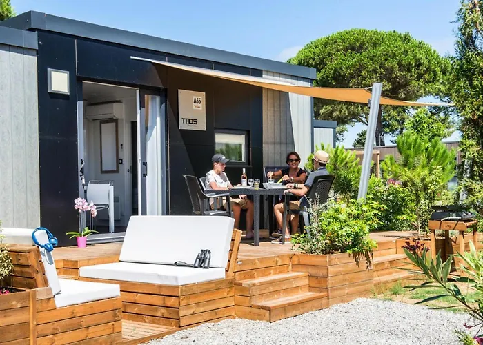 Mobile With Terrace At Domaine Les Muriers, Vendres-plage 度假居 *