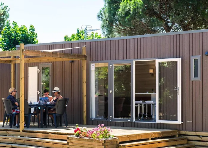 Mobile With Terrace At Domaine Les Muriers, Vendres-plage 度假居 *