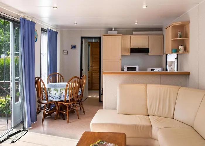 Mobile With Terrace At Domaine Les Muriers, Vendres-plage 度假居
