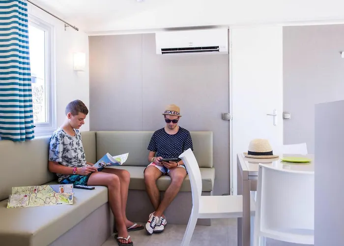 Mobile With Terrace At Domaine Les Muriers, Vendres-plage 度假居