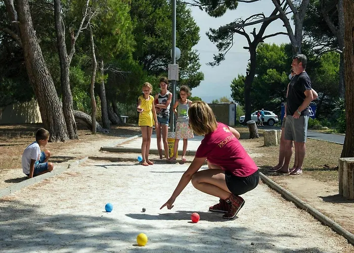 Mobile With Terrace At Domaine Les Muriers, Vendres-plage 度假居 *